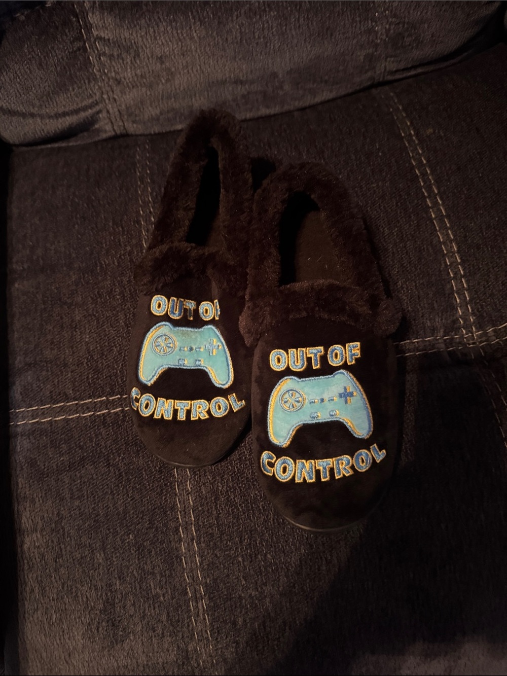 Fuzzy slippers size 6